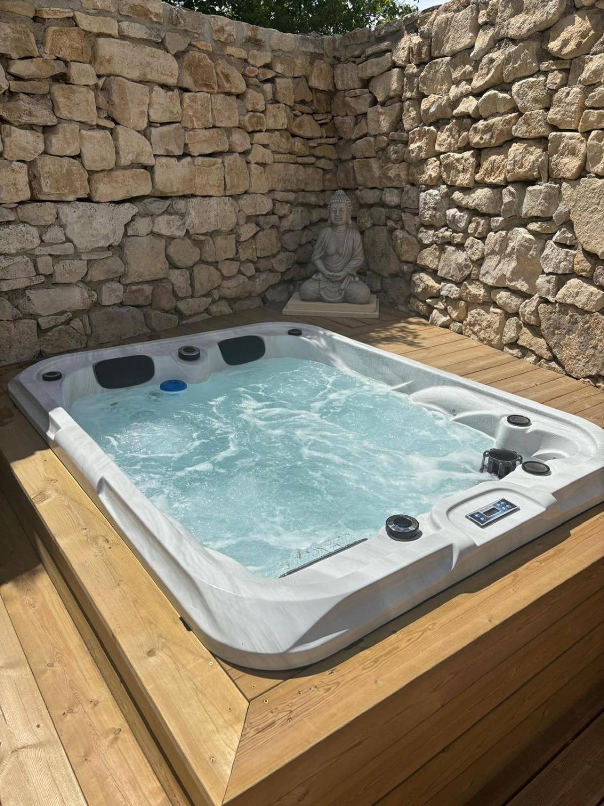 Murs  Chez Daniele Chambre Avec Jacuzzi Et Terrasse Privee المظهر الخارجي الصورة